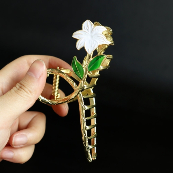 Green Gardenia clip, Flower clip, hair clip, shark clip, headdress, French vintage, metal lily