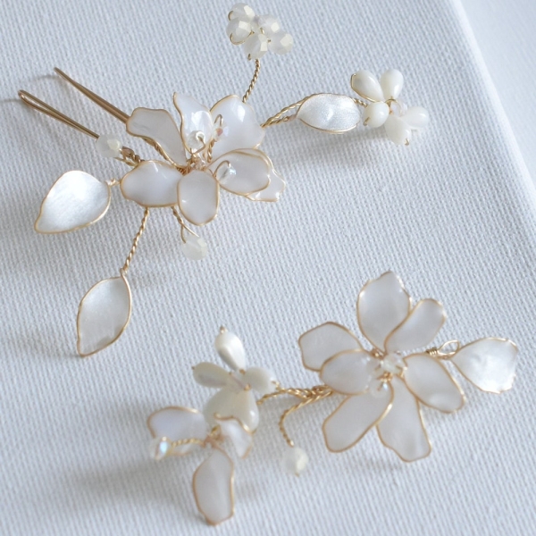 Mother of Pearl Floral Moonlight Beads Bridal Hairpin, Dainty Flower Hairpiece Wedding Pin, Bridal Hair Clip for Bride, Pearl Floral Hairpin