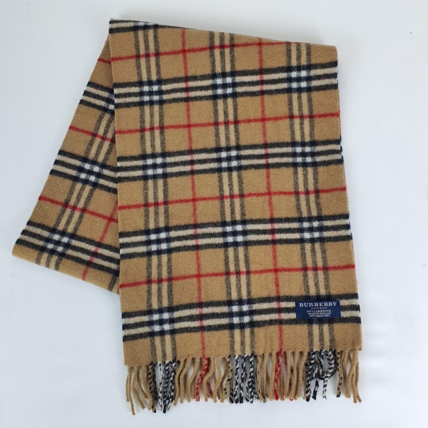 Genuine Burberry wool scarf in an excellent condition Beige colour  size Length 172cm
