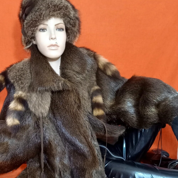Real  fur coat jacket beaver raccoon hat and scarf see the detailled description